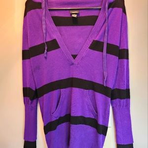 RUE 21 long sleeve v neck hooded sweater
